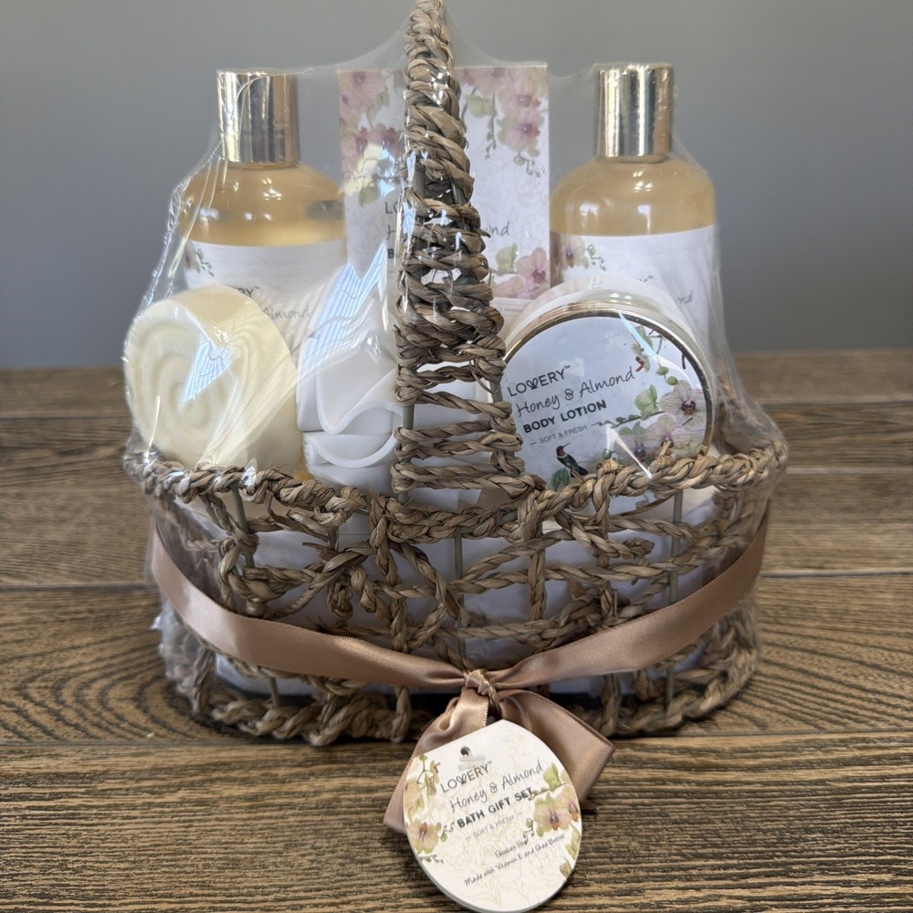 Lovery Honey & Almond Scent Bath Set Bubble Bath, Shower Gel, Body Lotion & more